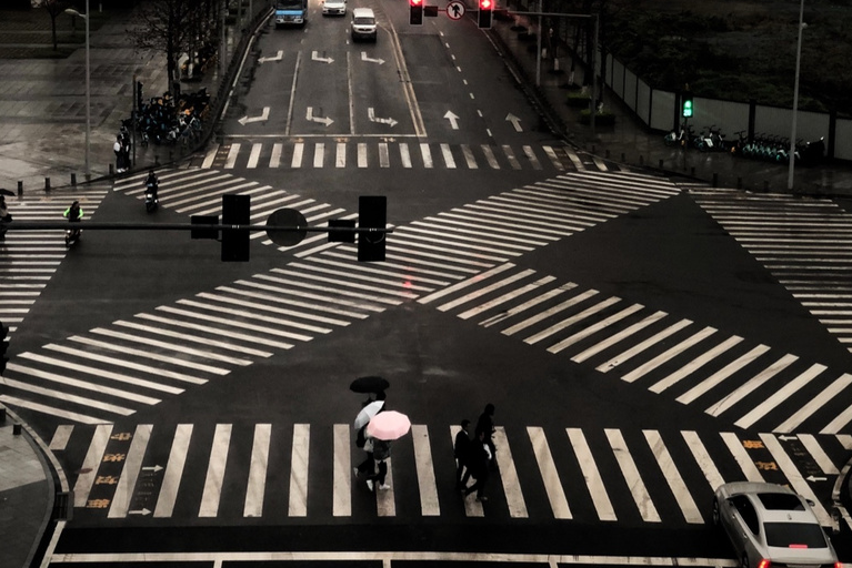 观音桥又现潮流新地标:是斑马线却不在马路上