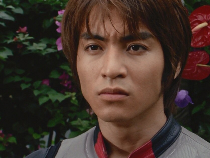 鹤野刚士担任奥运会火炬手,以火炬接吻的方式,将圣火传递给大家