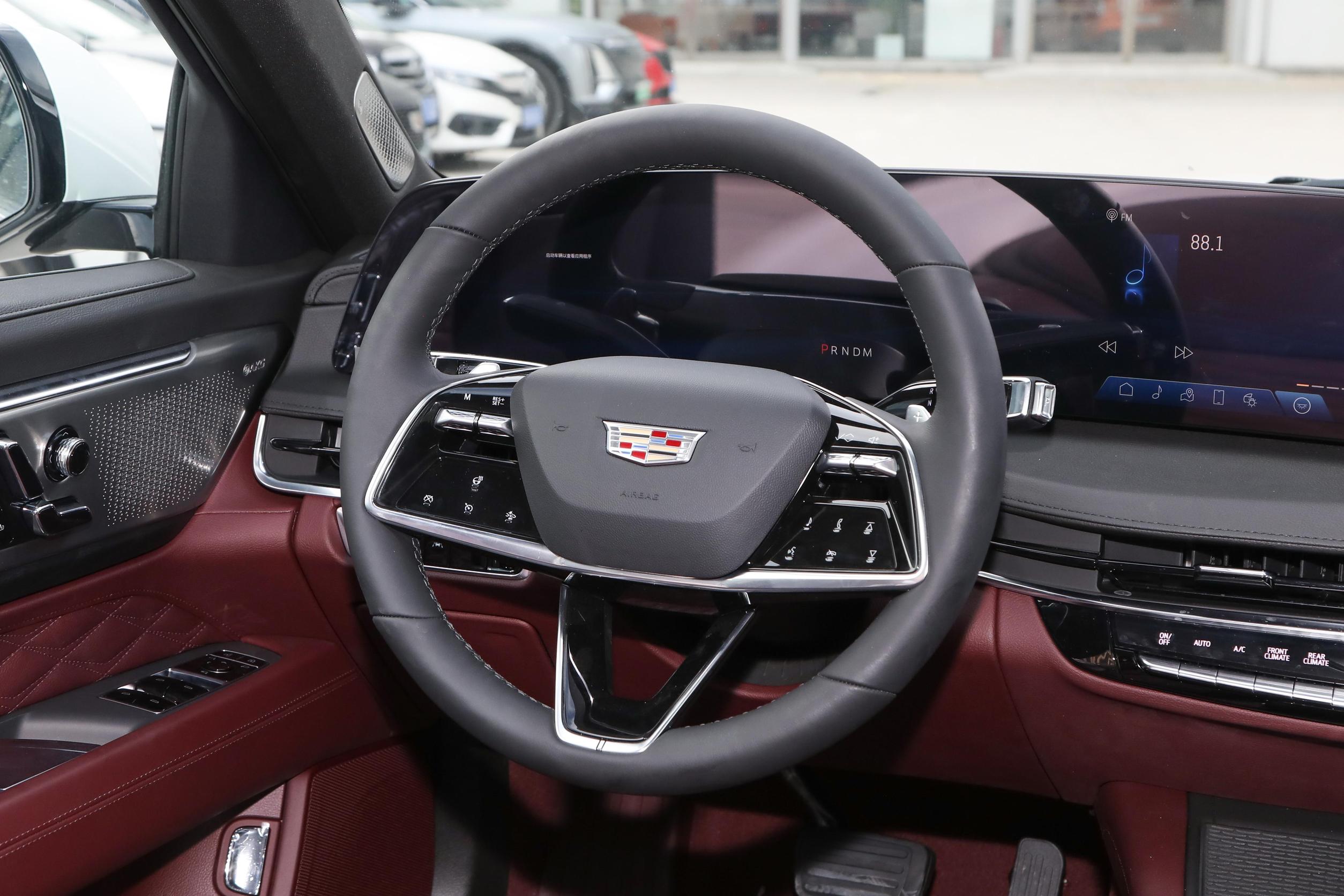 解析凯迪拉克ct6:车长超5米2,2.0t 10at,值不值得购买?