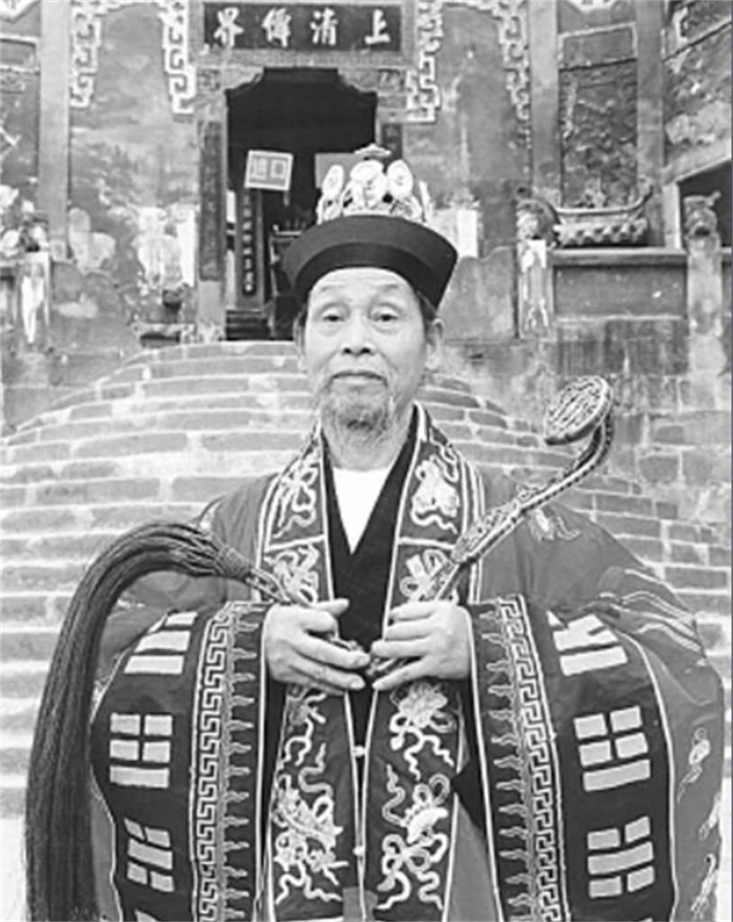 道长李一"水下闭气"2个多小时走红,7天学费36000,骗3万弟子