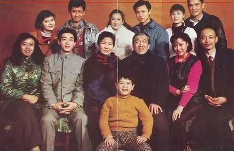 赵丽蓉生前住的四合院被倪萍曝光,原来葛优梁天都是她的"儿子"