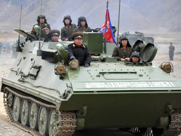 陆军多变手"vtt-323"装甲人员输送车