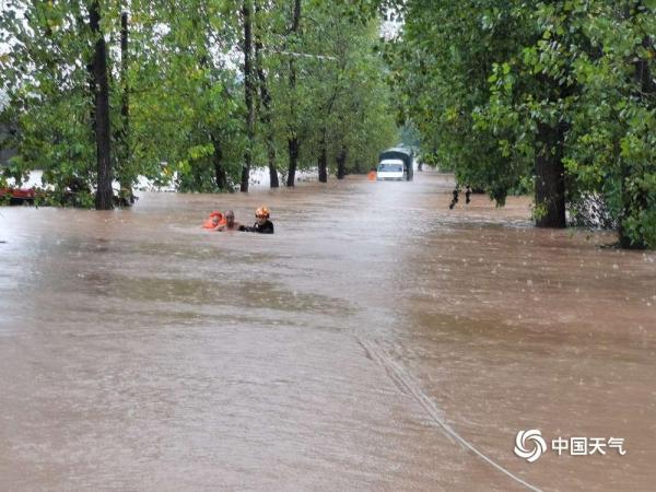 特大暴雨致重慶合川區雙槐鎮17人被困 消防成功救援