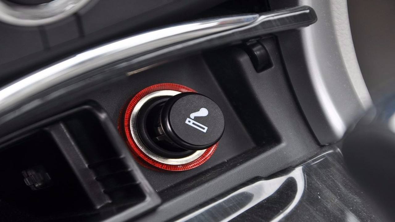 汽车点烟器接口不通电怎么回事?