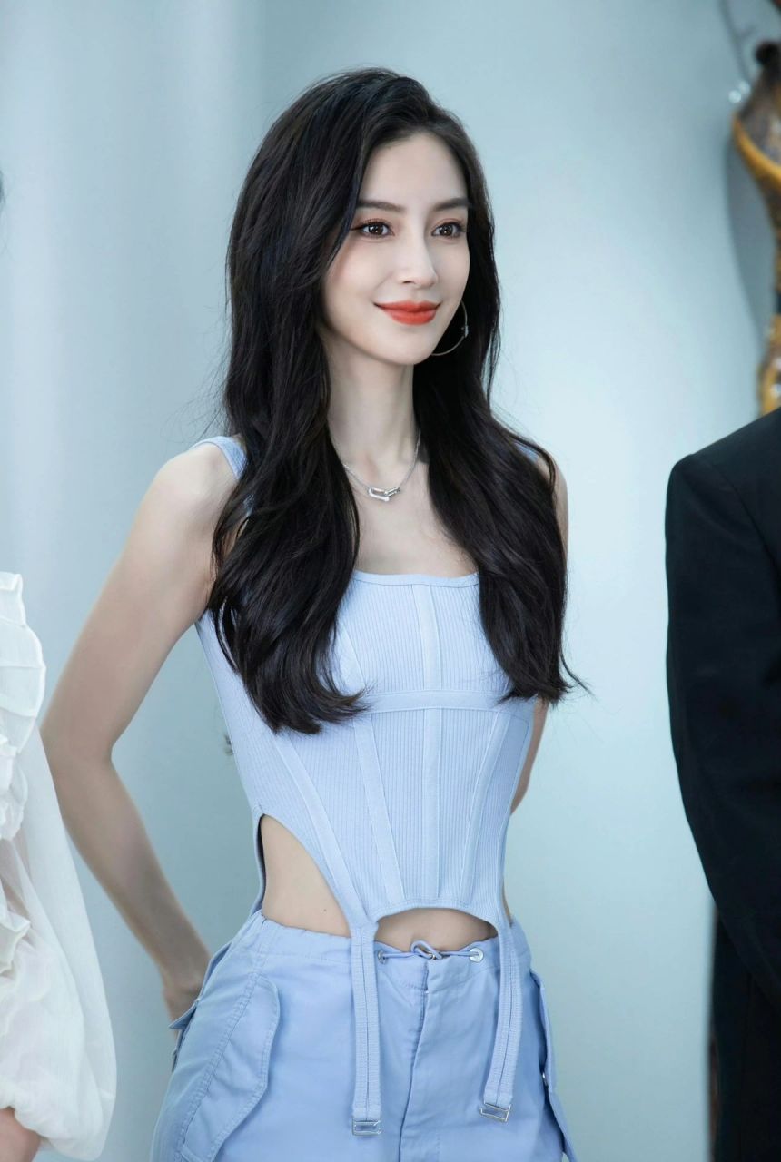 baby杨颖|今日活动工装风又酷又飒  angelababy杨颖|今日活动造型