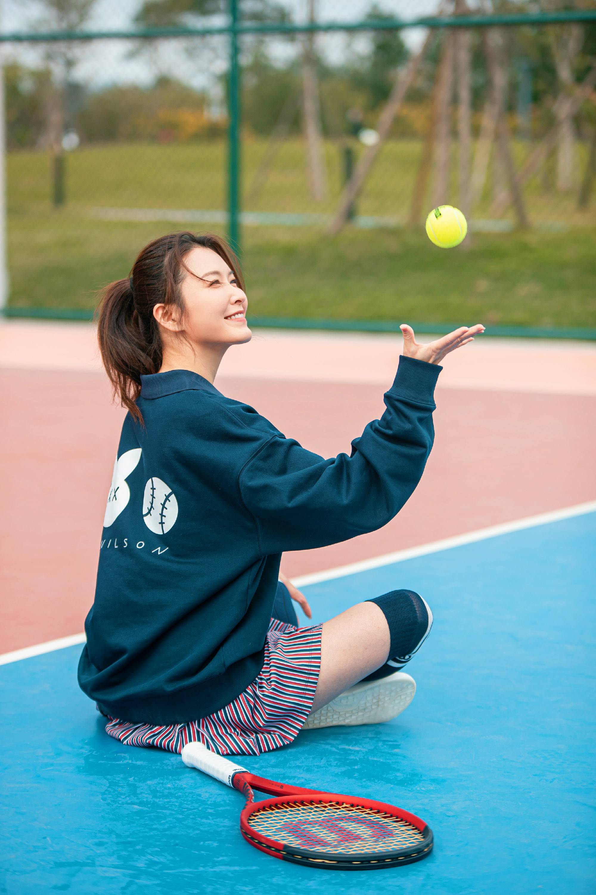徐洁儿晒网球ootd获赞 网友:想和姐姐一起打网球!