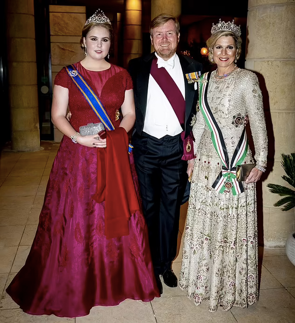 约旦王储大婚:未来王后美艳登场,现任王后穿黑裙,凯特太过敷衍