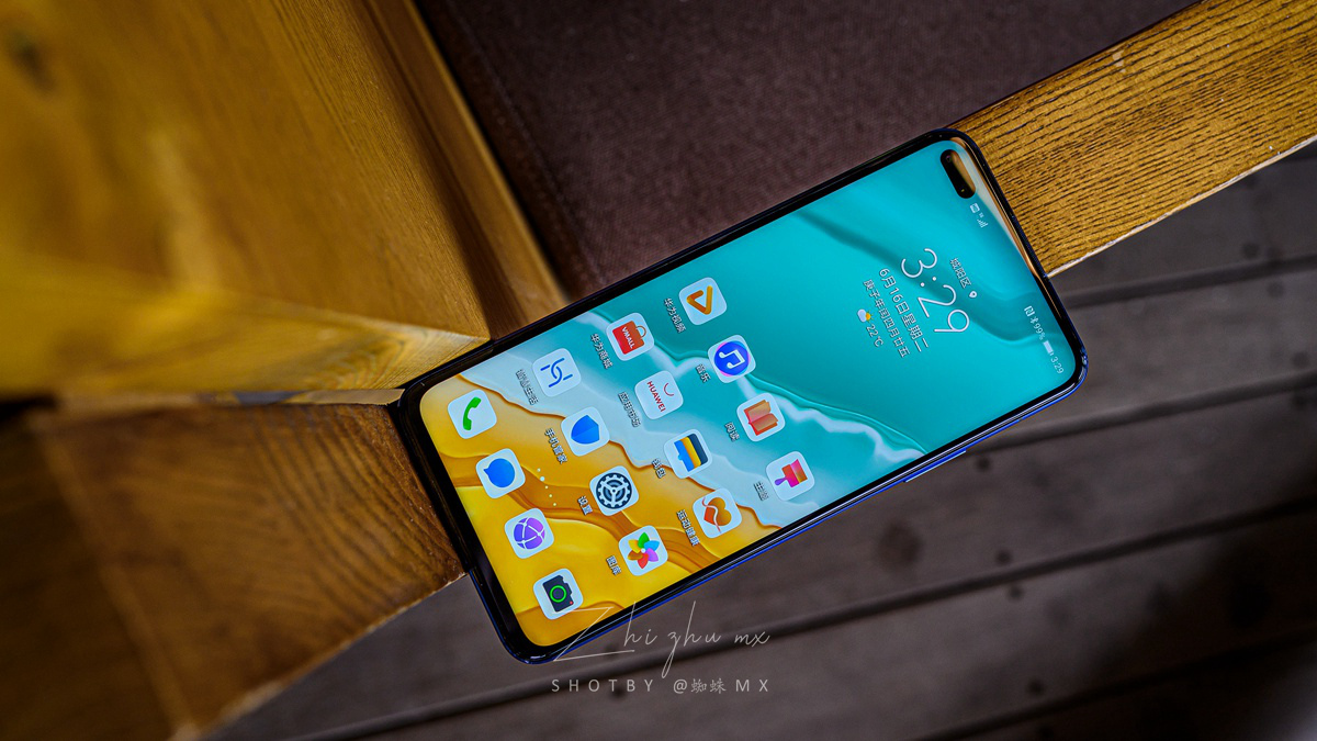 荣耀play4 pro机甲蓝上手:5g双模 麒麟990,为俘获年轻人而来