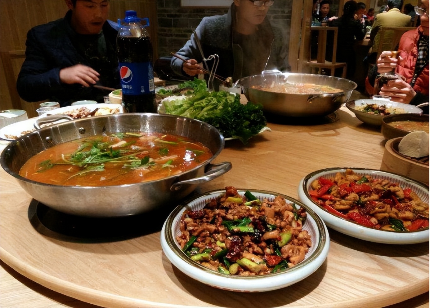 应酬时若不想"醉太快",举杯牢记4要点,让你在酒桌上不易喝醉