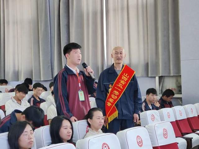 最美劳模张万红进忻州市第一职业中学校园宣讲