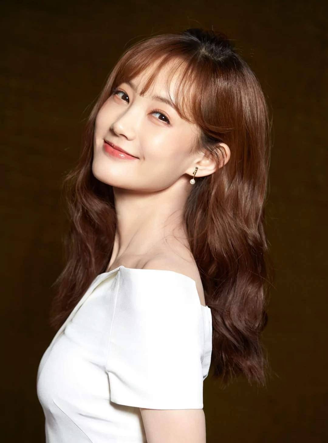 山东盛产美人,9位鲁籍女星,个个明艳大气,甩"白幼瘦"几条街