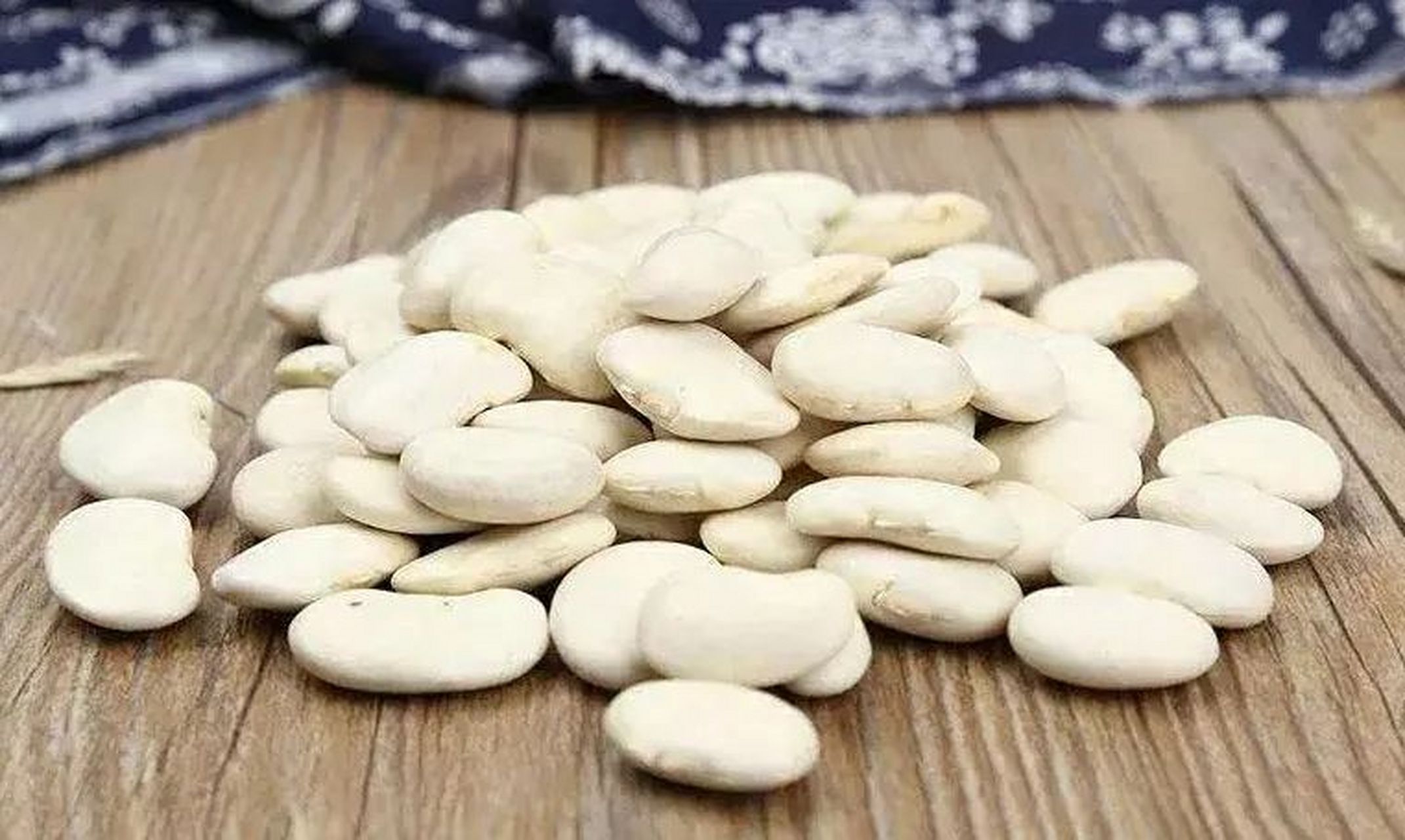 四豆饮:  四豆分别是:黄豆,黑豆,绿豆,白饭豆.