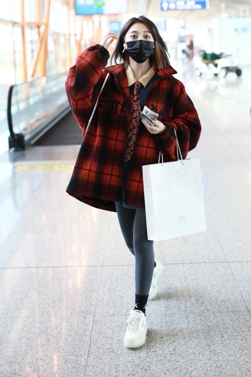 北京,刘人语现身机场