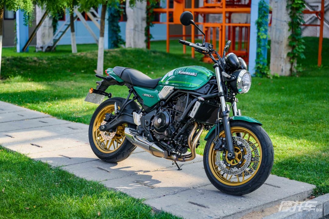 车评:有型格的好好先生,川崎中量级现代复古z650 rs