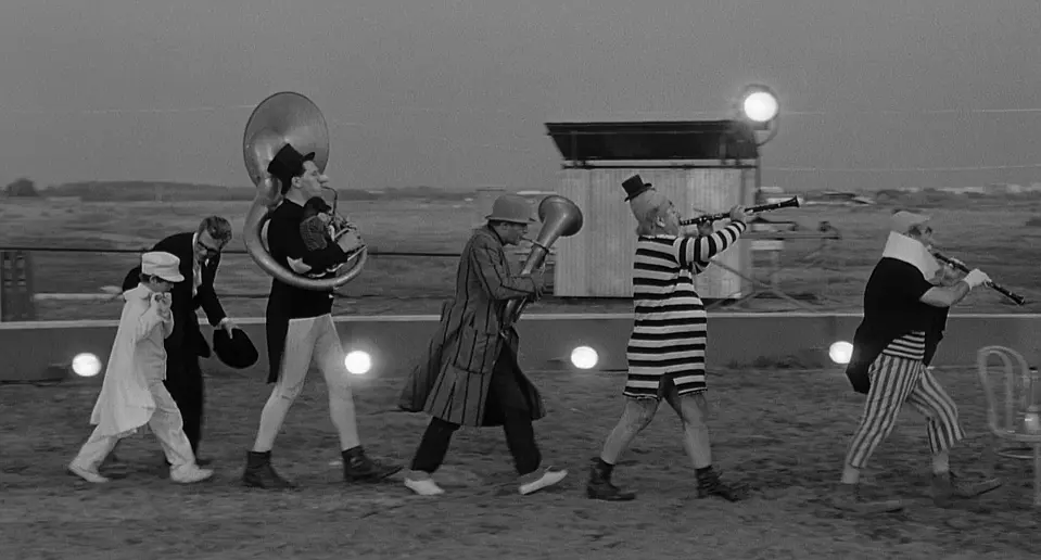 《八部半》影评:人生处处是谜梦