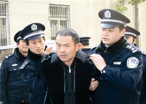 熊振林:因情人不给他生儿子,他一夜连杀8人,最小被害者仅2岁