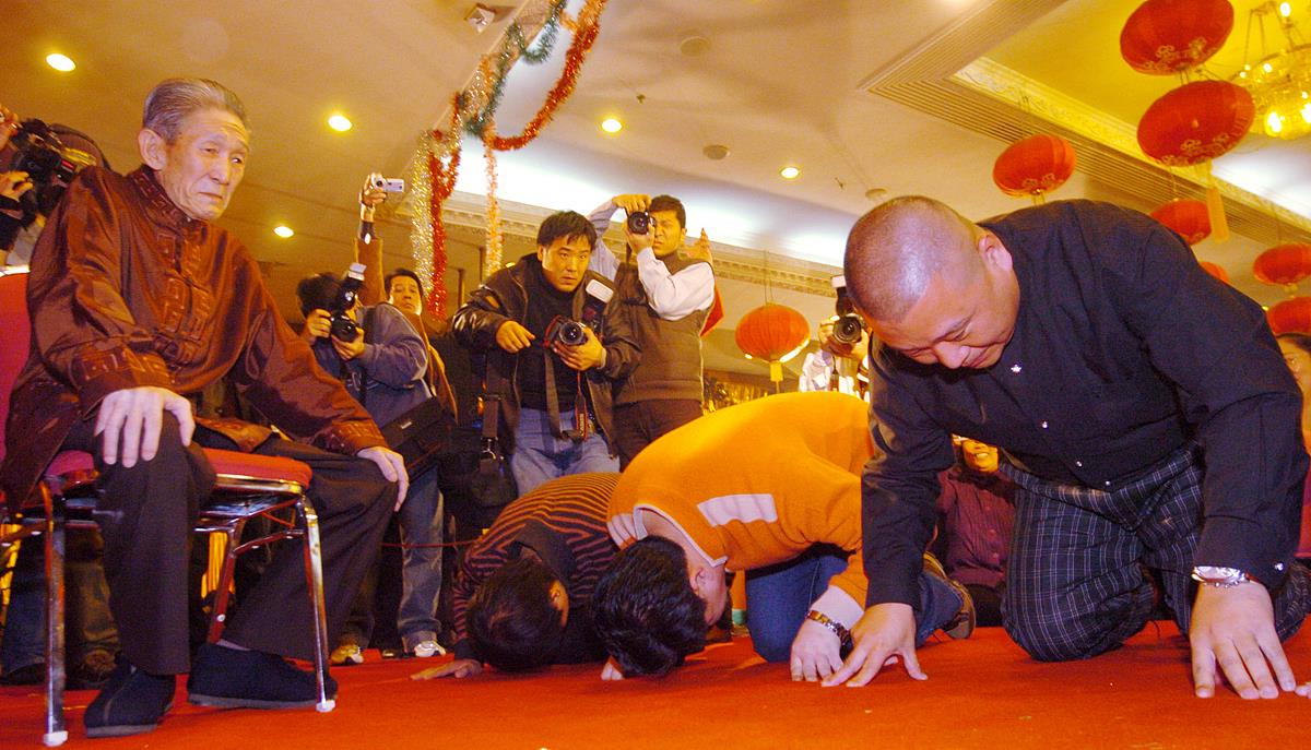 郭德纲学评书拜师金文声,起的艺名很好听,这几位和他都是师兄弟