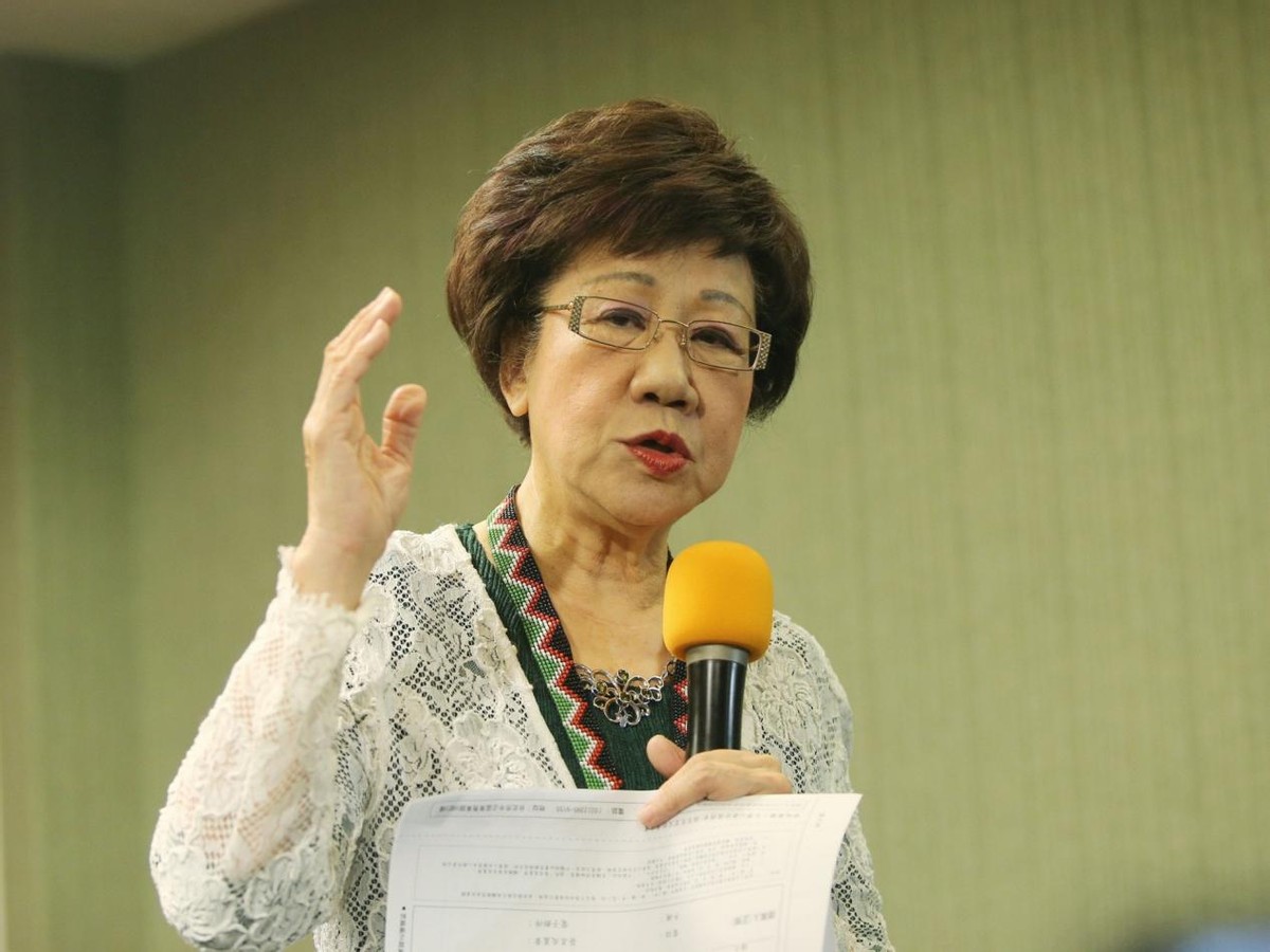 解放军加强绕岛巡航后,岛内话风变了?吕秀莲高呼:台湾不要战争