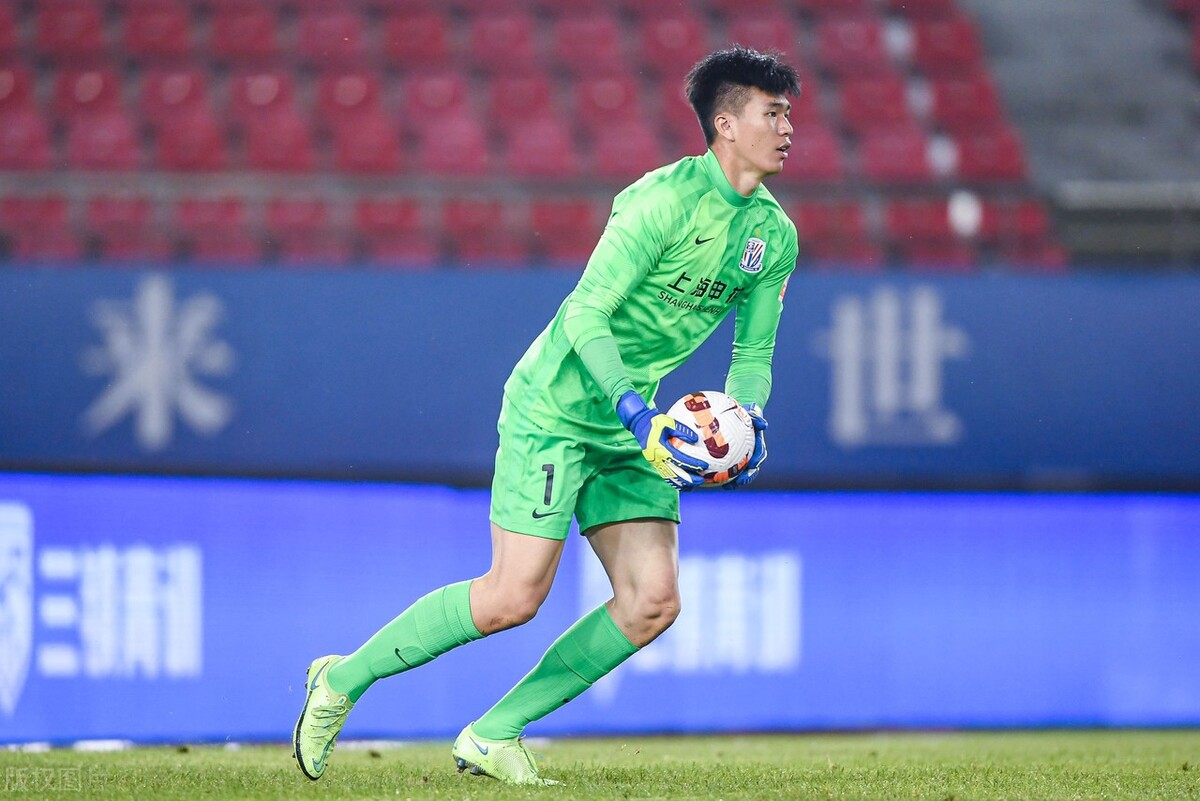曾诚终于等来上位机会,马镇本轮申花比赛表现不佳,或沦为替补