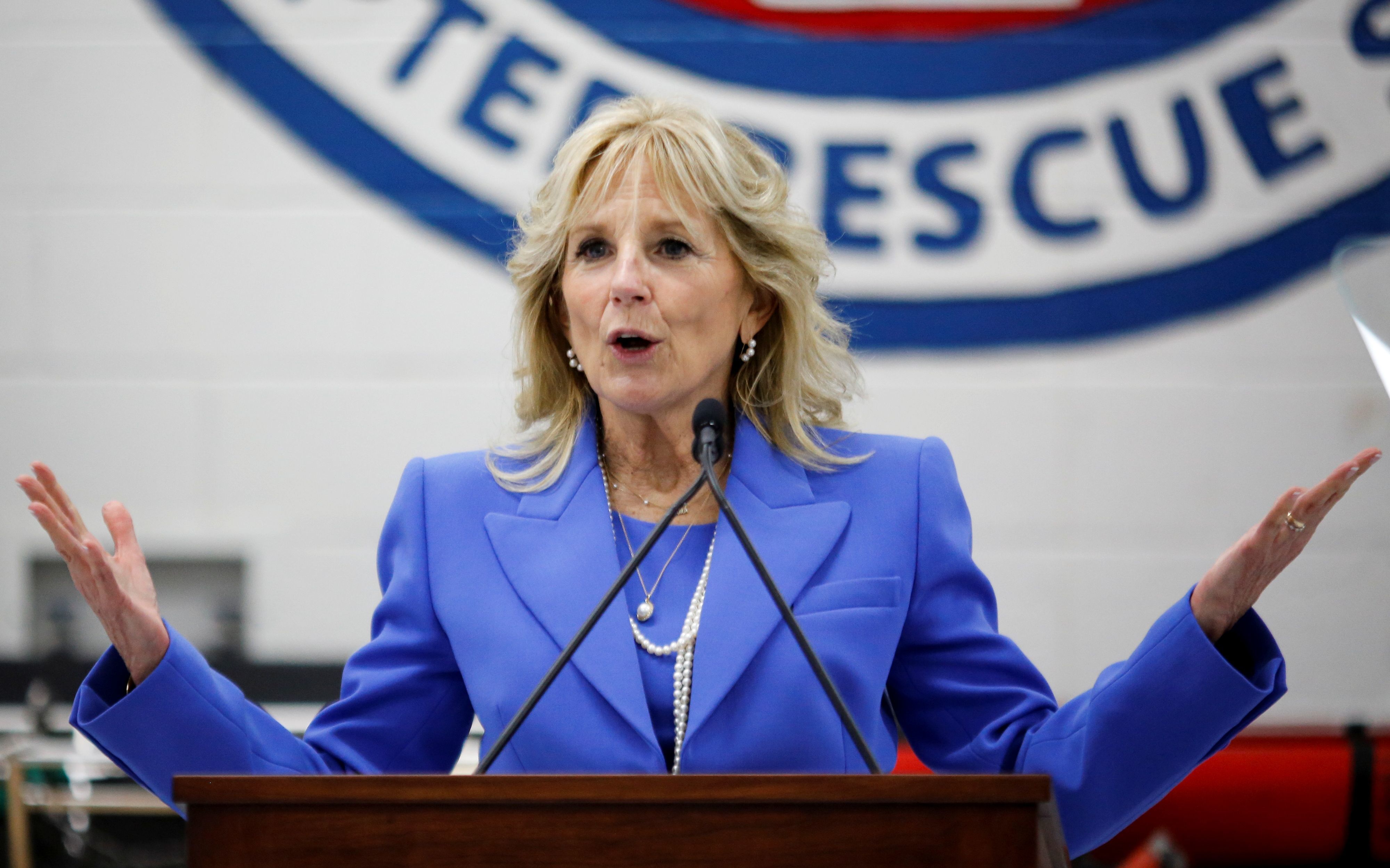 各国总统夫人对比,拜登两个老婆都是大美人,你觉得哪位更漂亮?