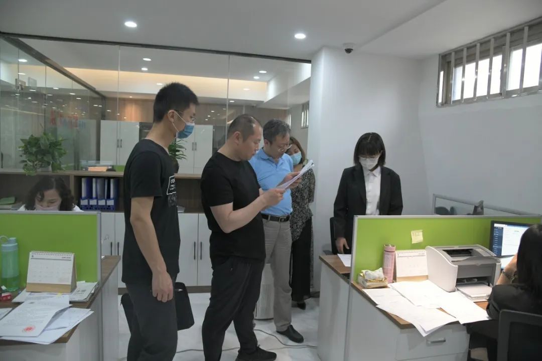 云龙法院党组成员阚学军一行到铜山法院参观交流