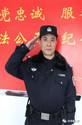 【党旗飘扬 战"疫"有我】贺志平:"深耕"社区守初心,请缨"疫"线担使命