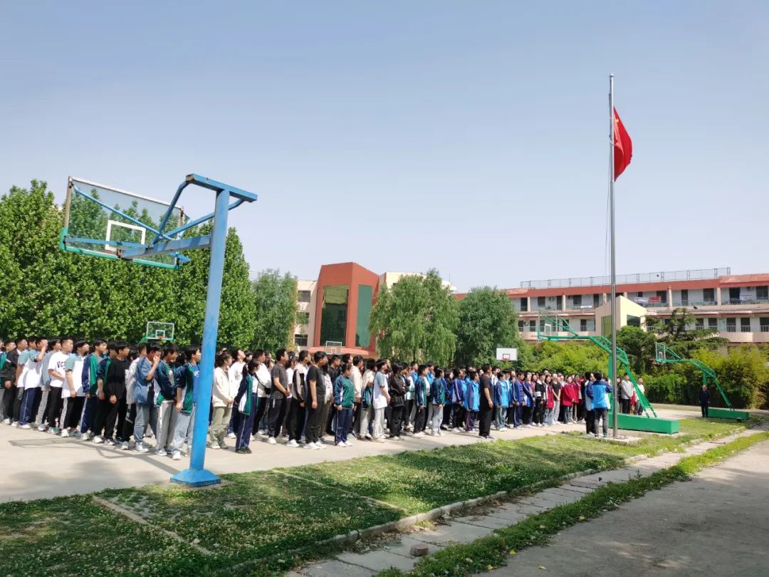 珍爱生命,预防溺水——泰安三中北校区举行升旗仪式