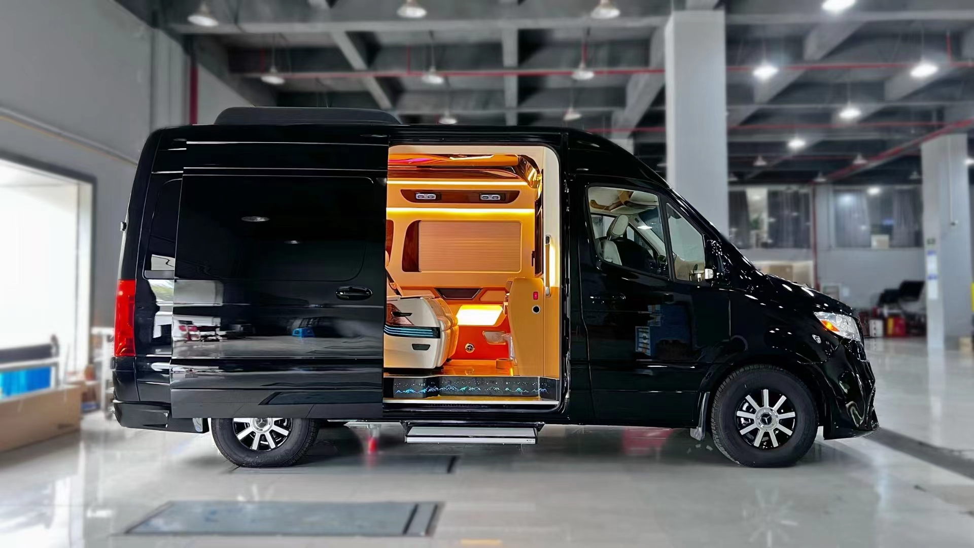 超大空间 极致享受 进口奔驰斯宾特全隔断