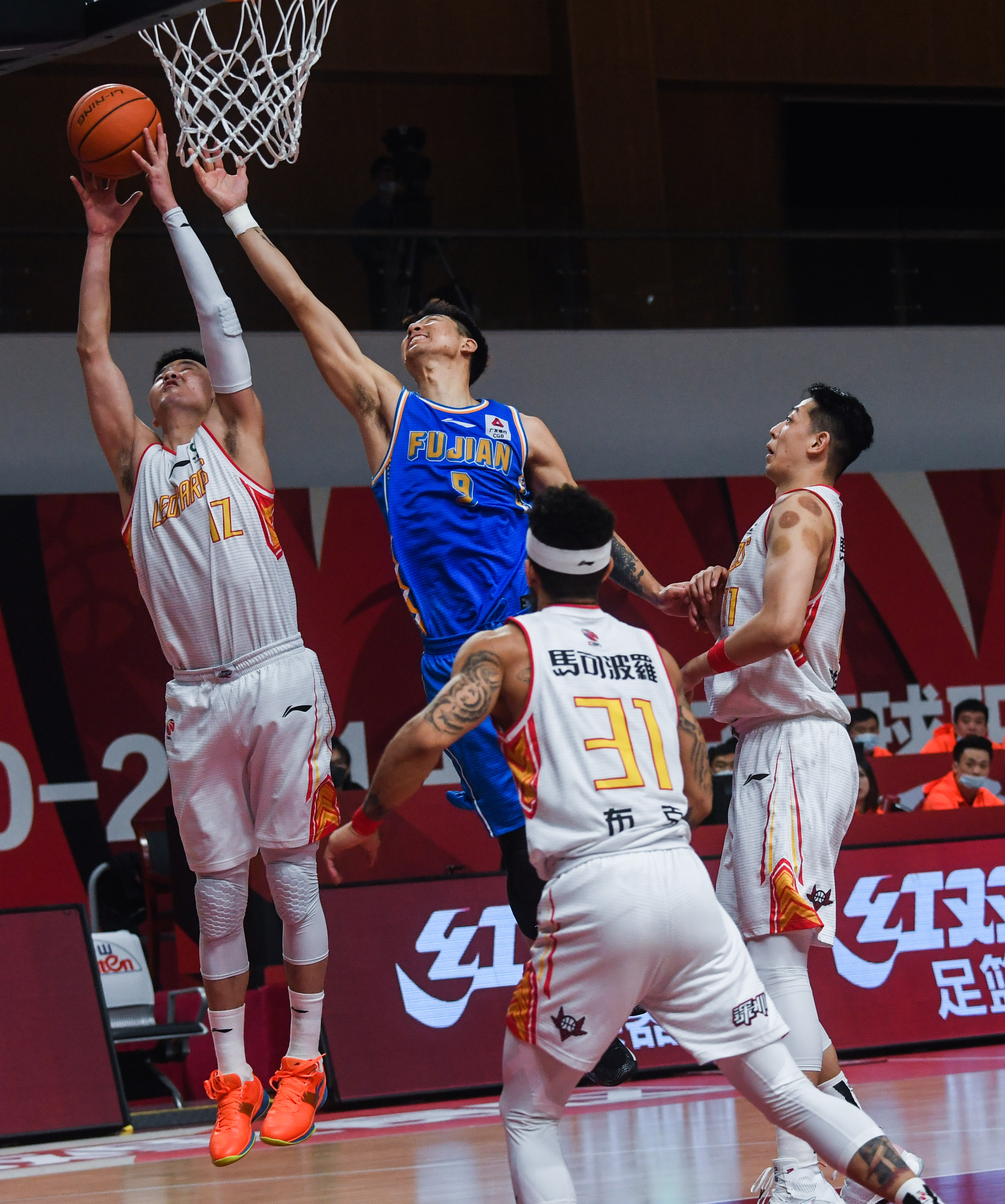 篮球——cba第二阶段深圳马可波罗队胜福建豹发力队