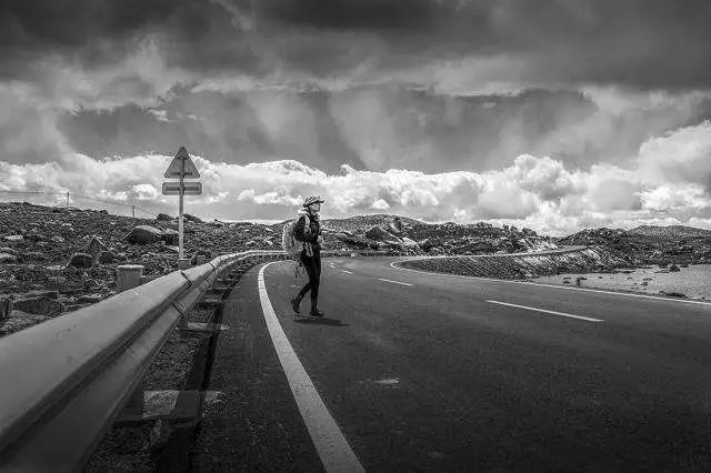 经典小说推荐4:《十八岁出门远行》