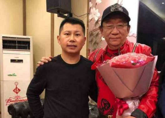 两个德云社大师兄,何云伟为了卖货给郭德纲道歉,闫云达开小剧场