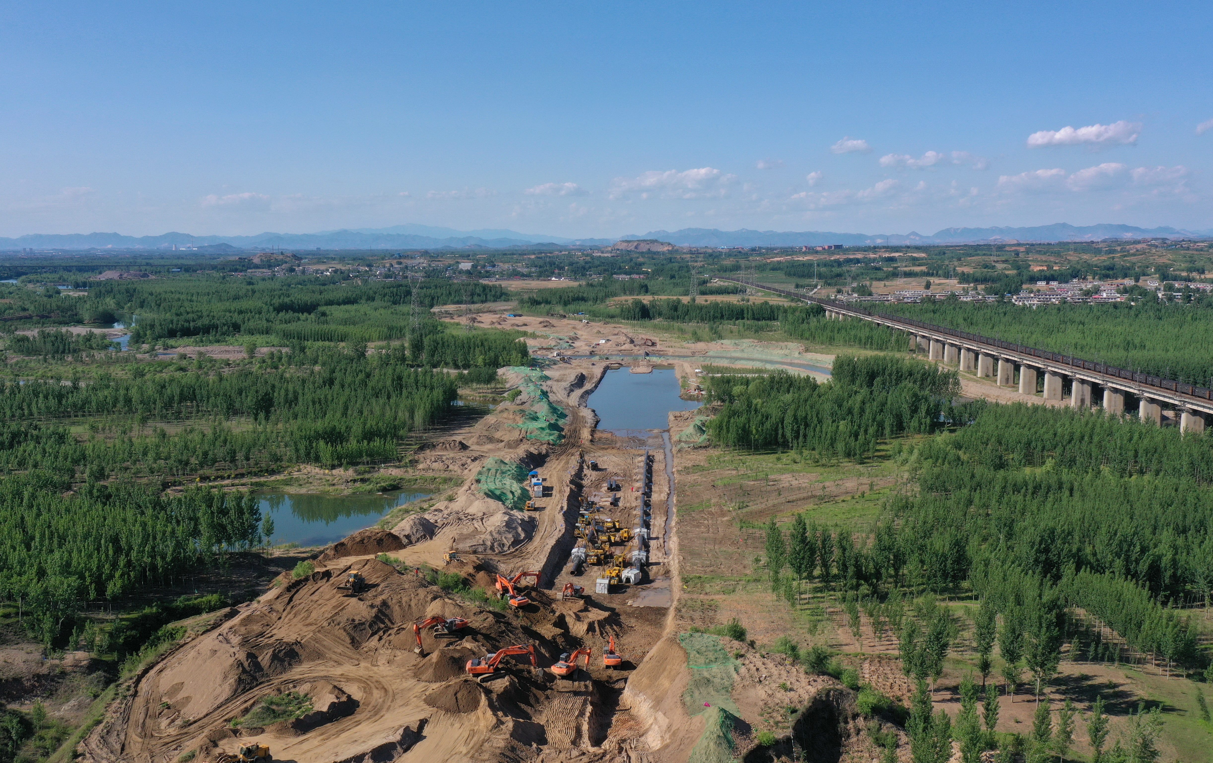 中俄东线天然气管道工程跨河北滦河段加紧建设(4)