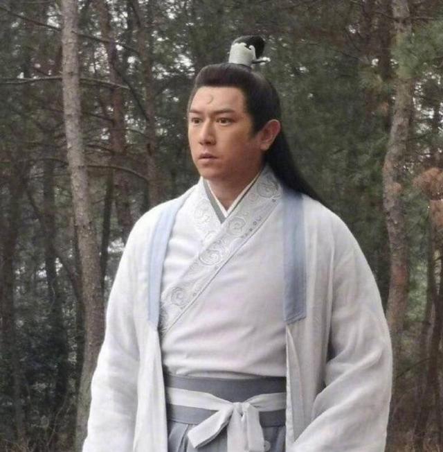 当年香港红极一时的奶油小生,后来却"胖"若两人,完全认不出来