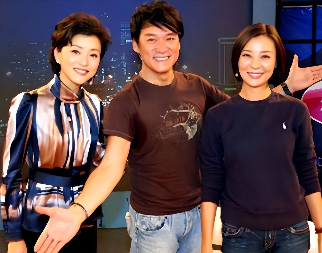 回顾柯蓝曾被医生断言活不过38岁28岁遭李亚鹏背叛51岁仍未婚