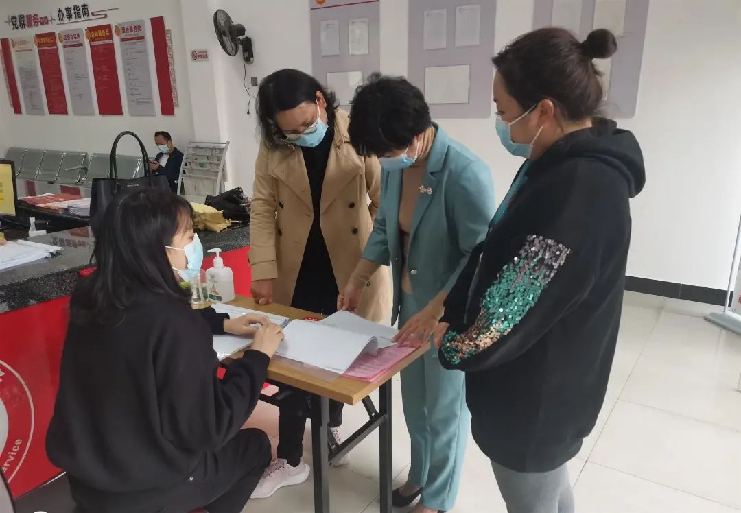 南丰法院院长王芳深入挂点乡镇,社区督导检查疫情防控工作