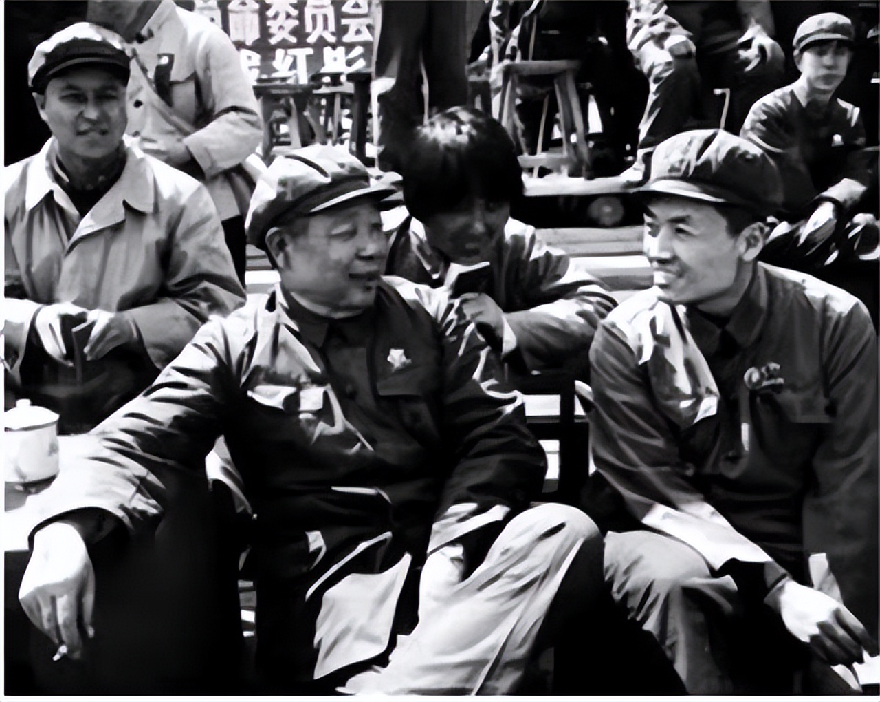 他被授予中将军衔,部下是上将,战友是元帅,"老伙计"是大将