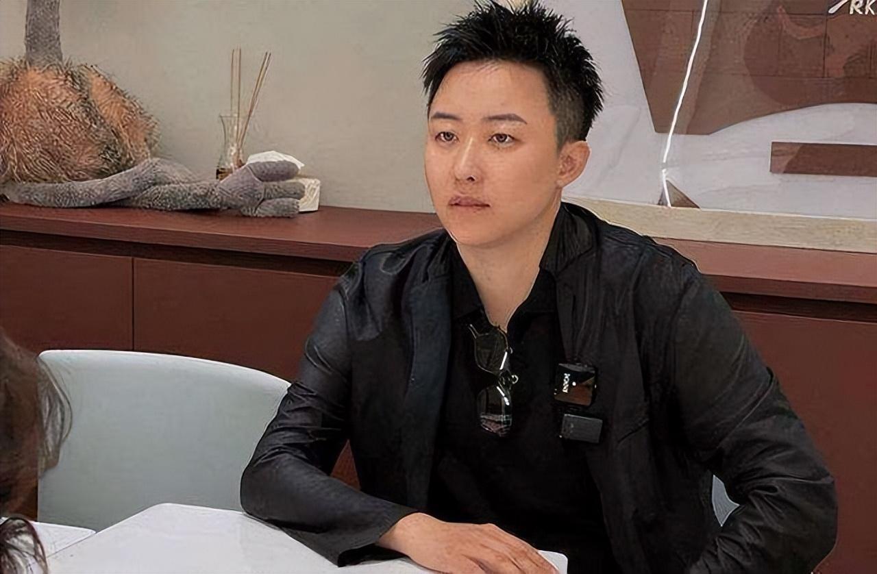 回顾叶海洋身家千万的女霸总不婚却花50万买精生子如今咋样了