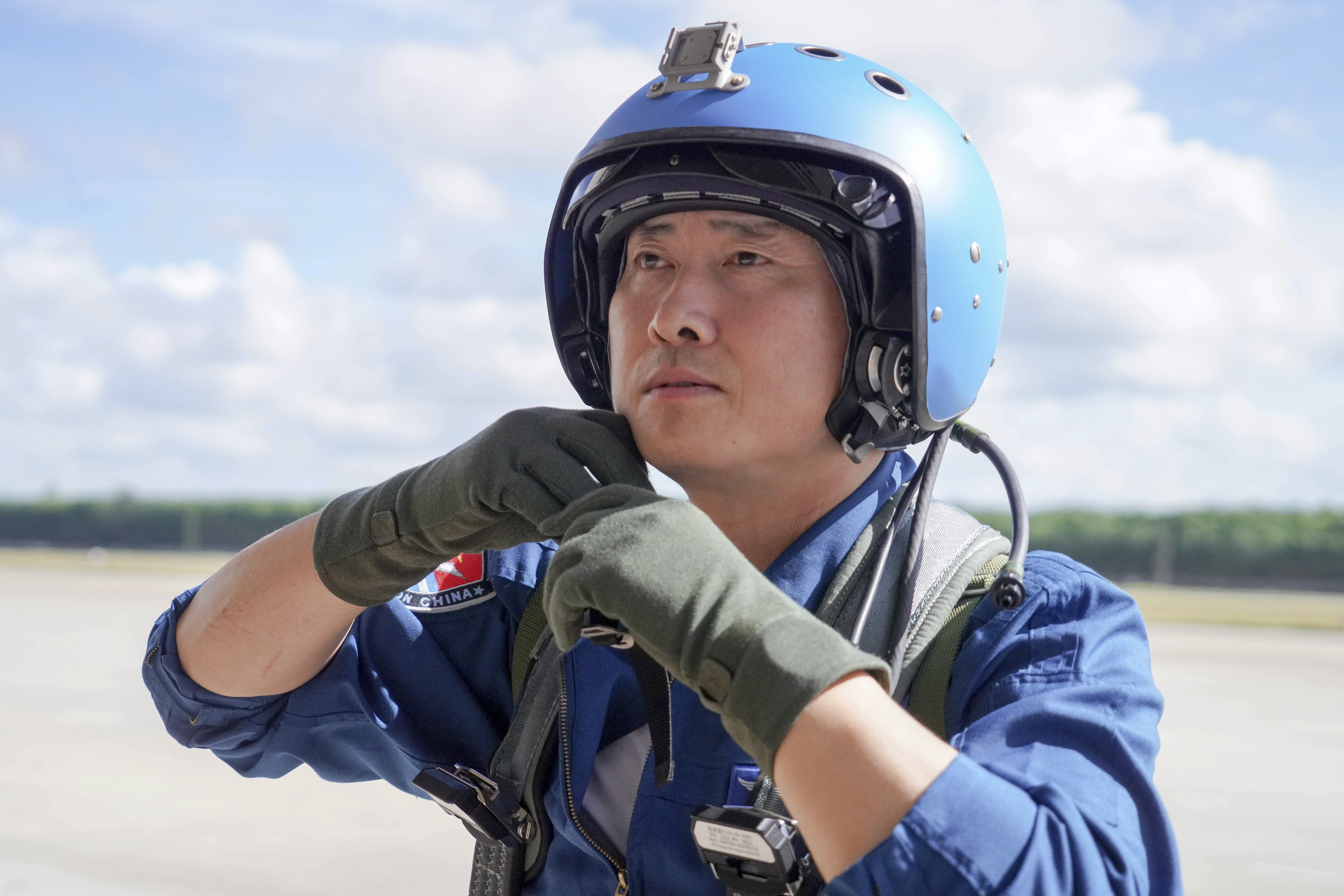 划出中国海军的"航母战斗机时代"——记"航母战斗机英雄试飞员"戴明盟