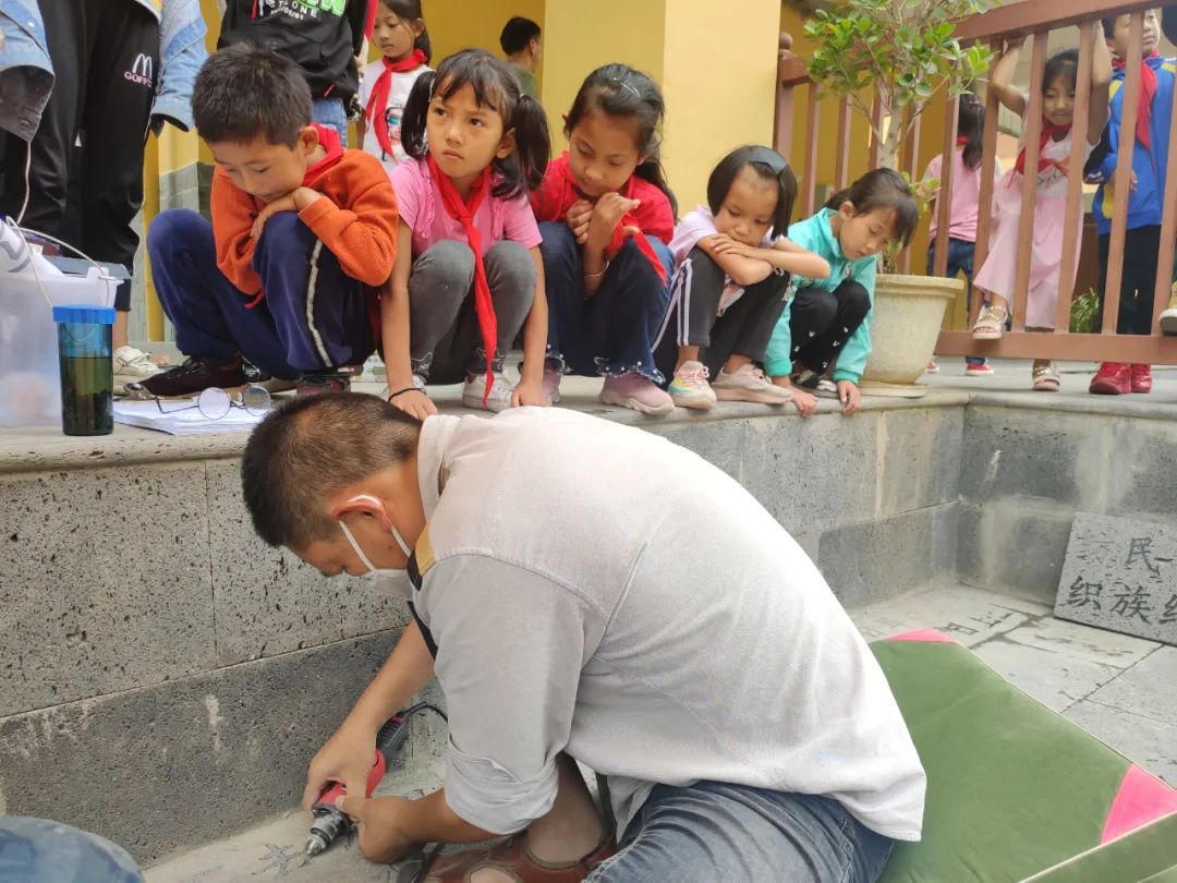 热点|云南怒江一石阶上被刻了1700多个汉字，这次网友却说好