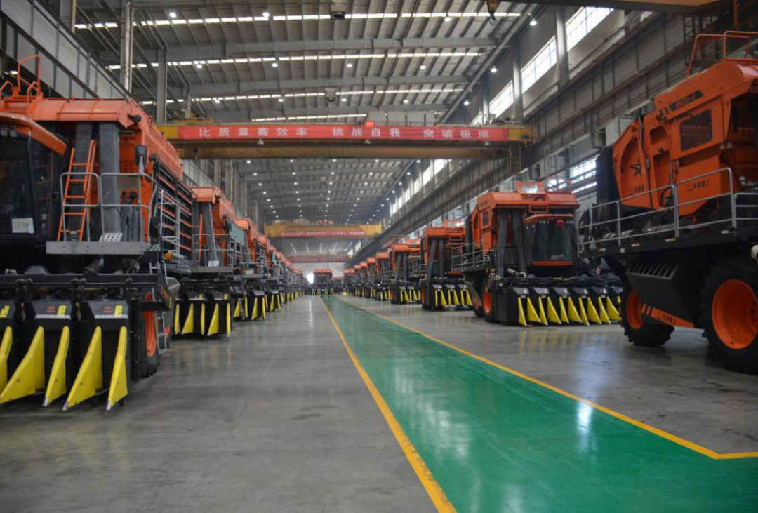 铁建重工采棉机助力客户实现年入百万的梦想为客户创造价值