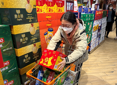 玉兔迎福辞旧岁 青啤好酒启新春