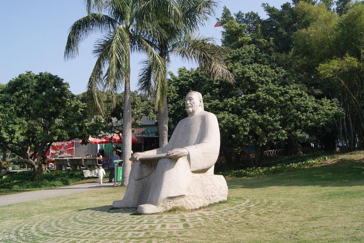 深圳中山公园的关天培雕像英军得到琦善被捕,清政府宣战的消息后.