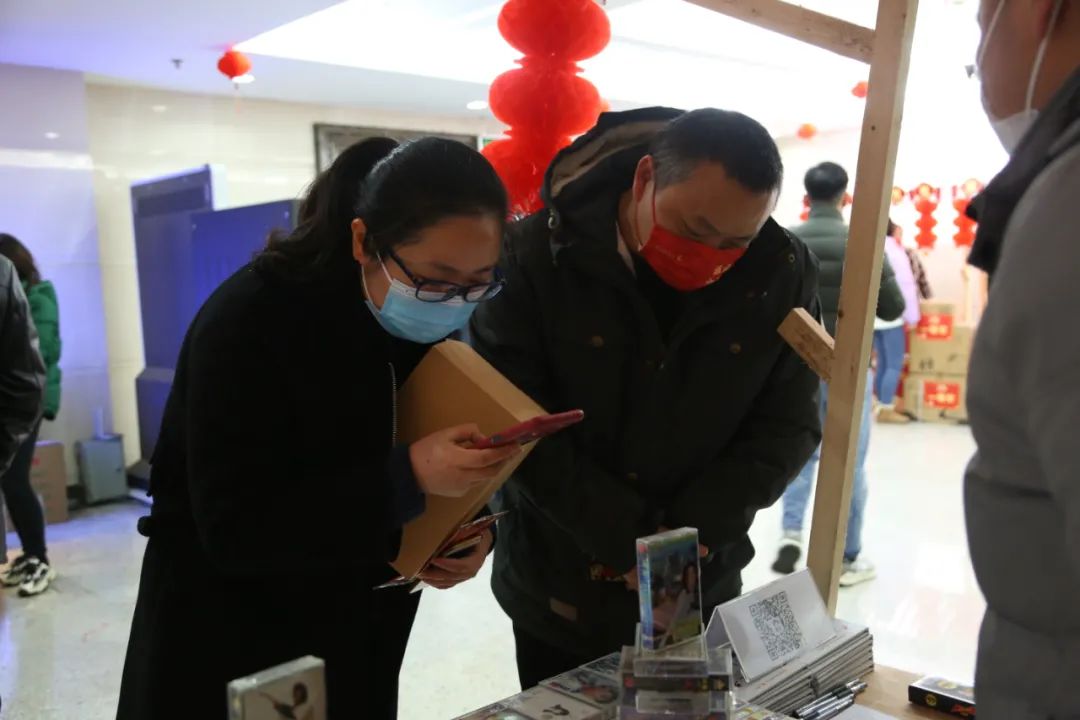 第二十二届记者节市集活动上,成都音像出版社展现变迁历程