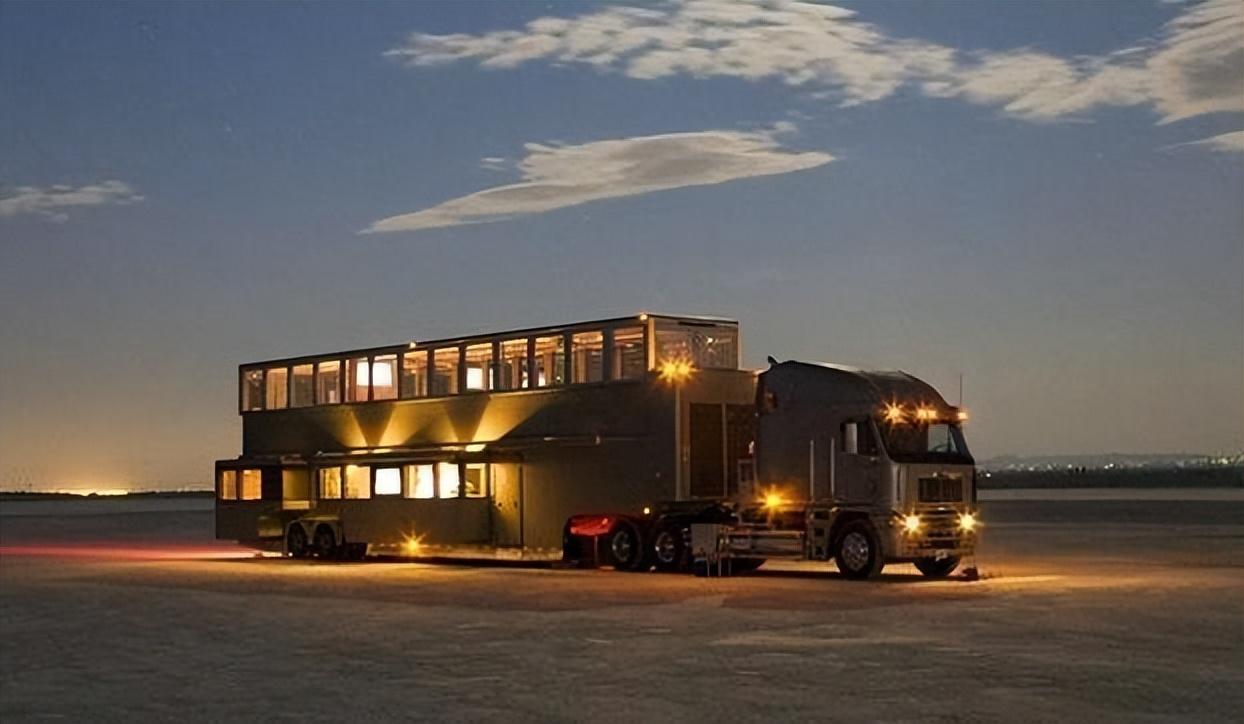 成龙的518万豪华房车,亲自参与设计,被称为"移动别墅"