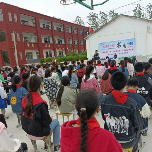 怀远县万福镇夏庄小学校园举行大阅读朗诵比赛