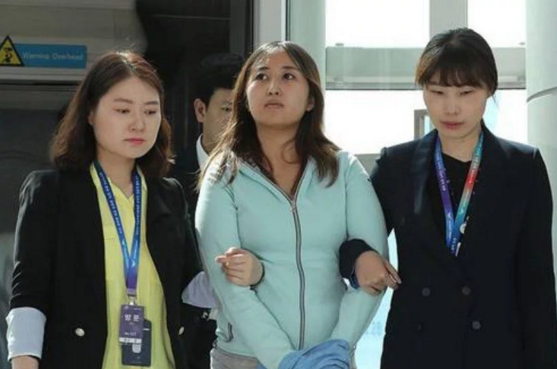 韩国25岁女大学生高调炫富致亲妈被判18年送女总统朴槿惠进监狱