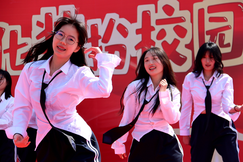 许昌市建安区第二高级中学第三届体育美育节开幕式