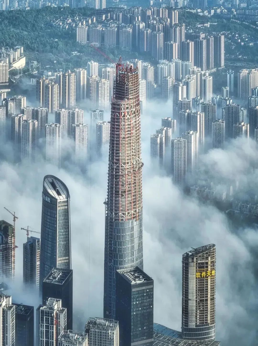 高458米重庆在建第一高楼重庆陆海国际中心主塔楼封顶