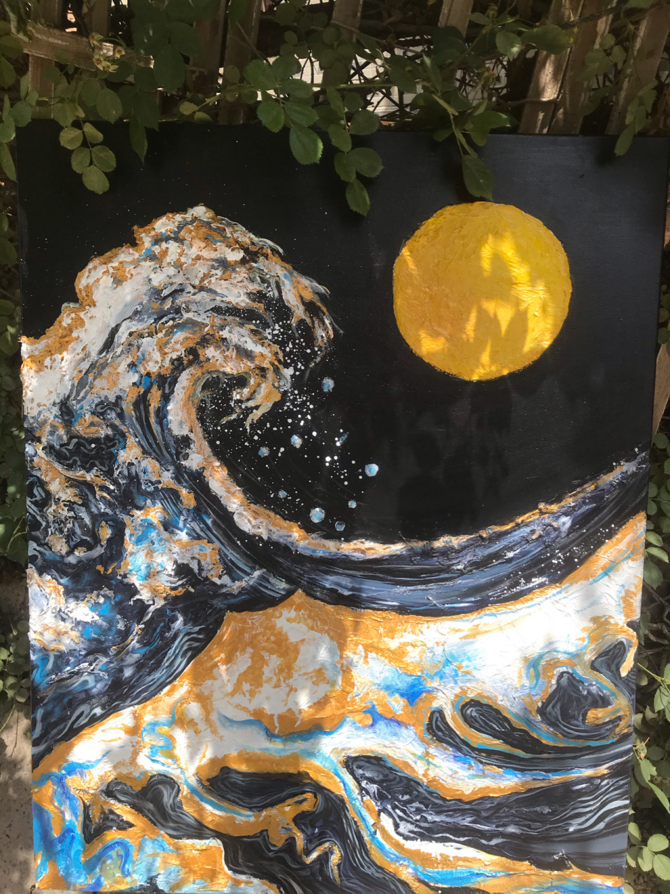 自己动手制作的装饰画 1.先用粉笔在油画框上勾勒出大轮廓; 2.