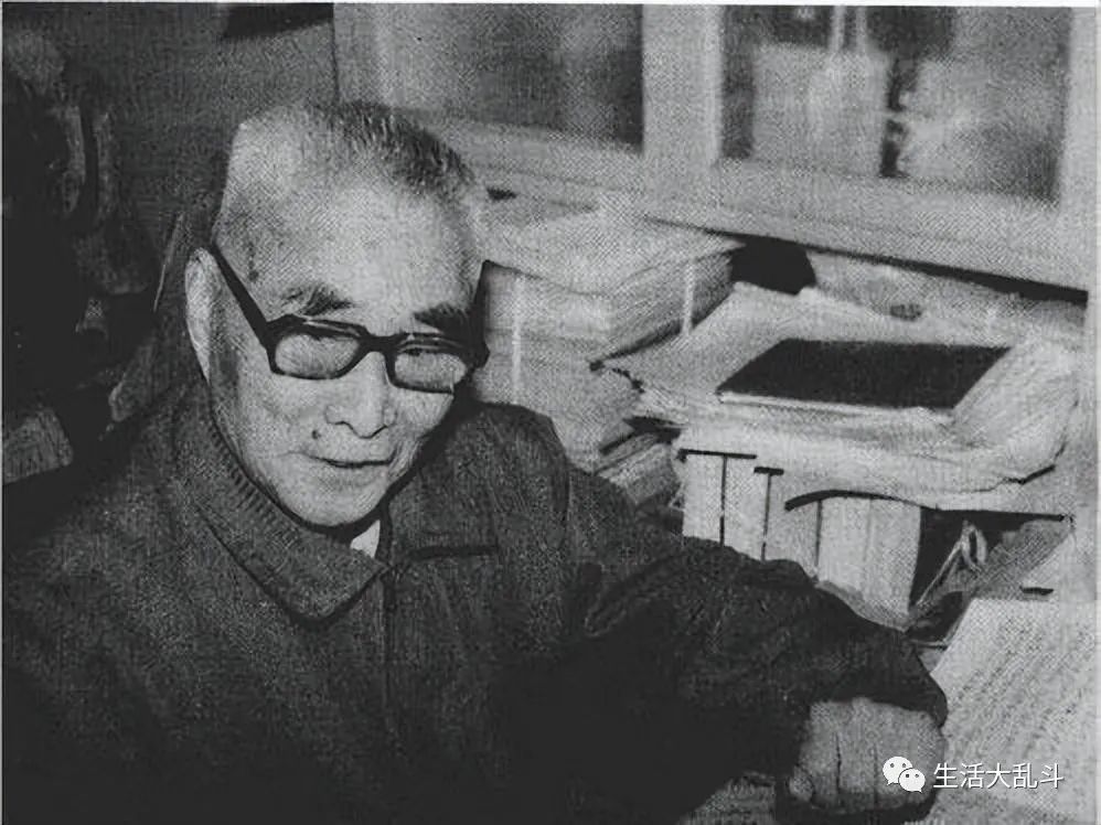 黄维:入狱接受改造期间不理睬记者采访,一心痴迷发明永动机